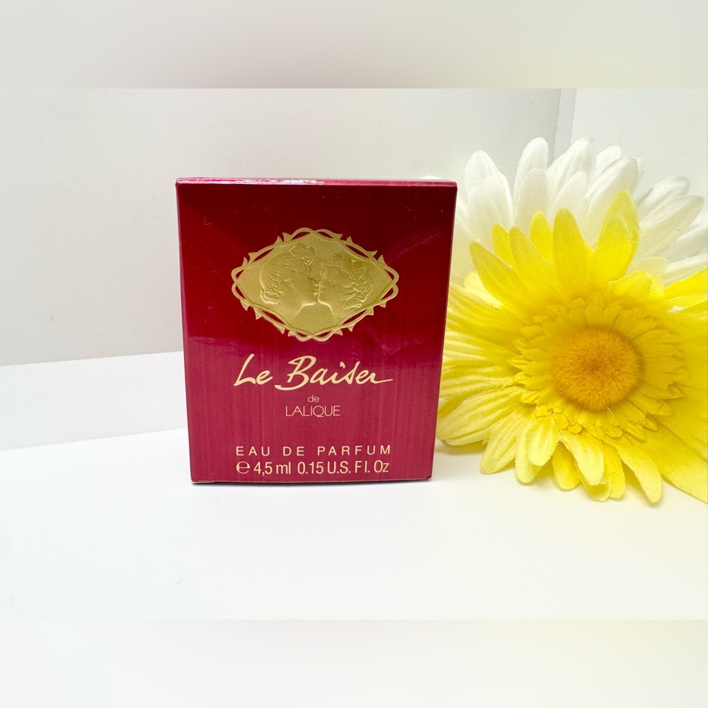 Vintage Le Baiser Kissing Eau de Perfume by Lalique Parfums Mini .15oz/4.5ml‎